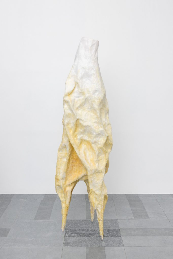 Ángela Jiménez Durán, Valva XI, 2026, papier-mâché sculpture