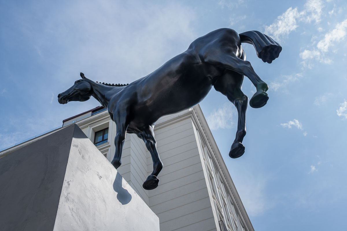 El rumor de la discordia by Gonzalo Lebrija, Plaza del Carmen, Madrid
