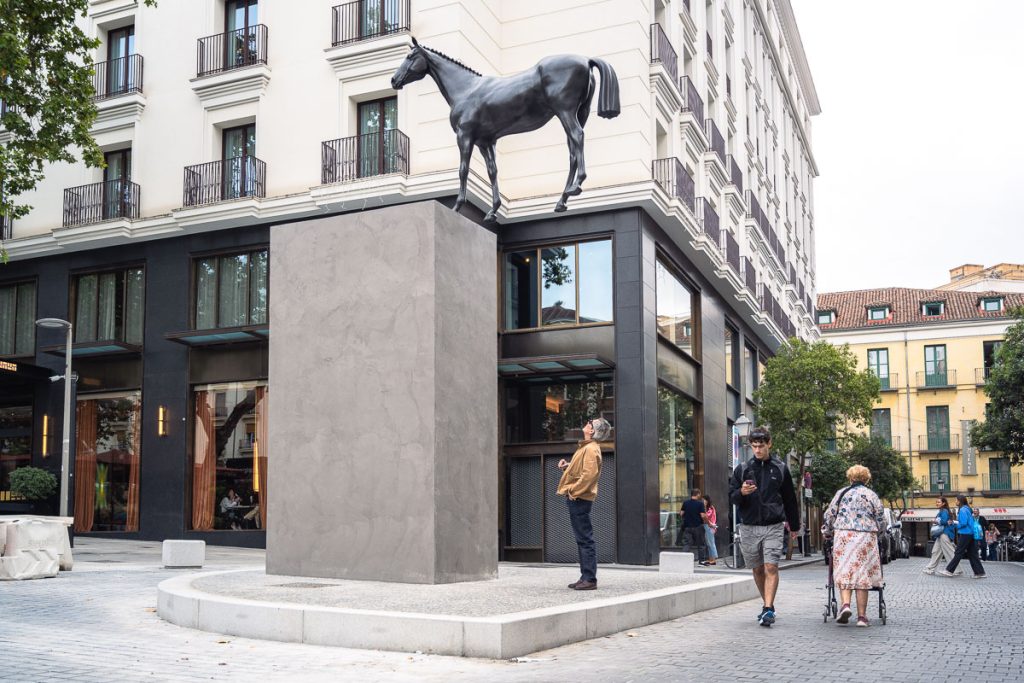 El rumor de la discordia by Gonzalo Lebrija, Plaza del Carmen, Madrid