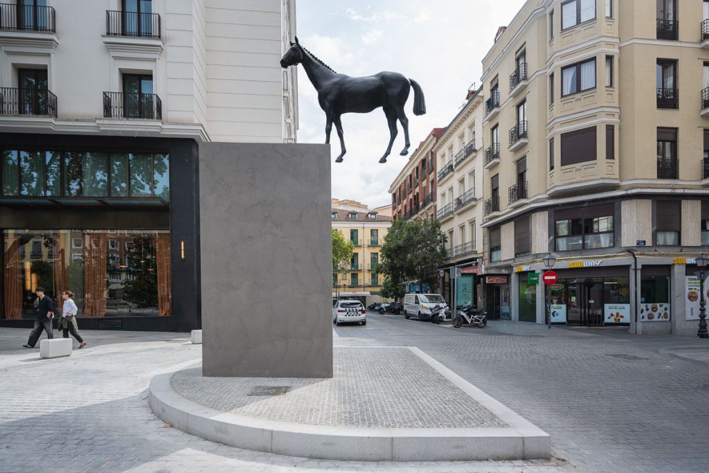 El rumor de la discordia by Gonzalo Lebrija, Plaza del Carmen, Madrid