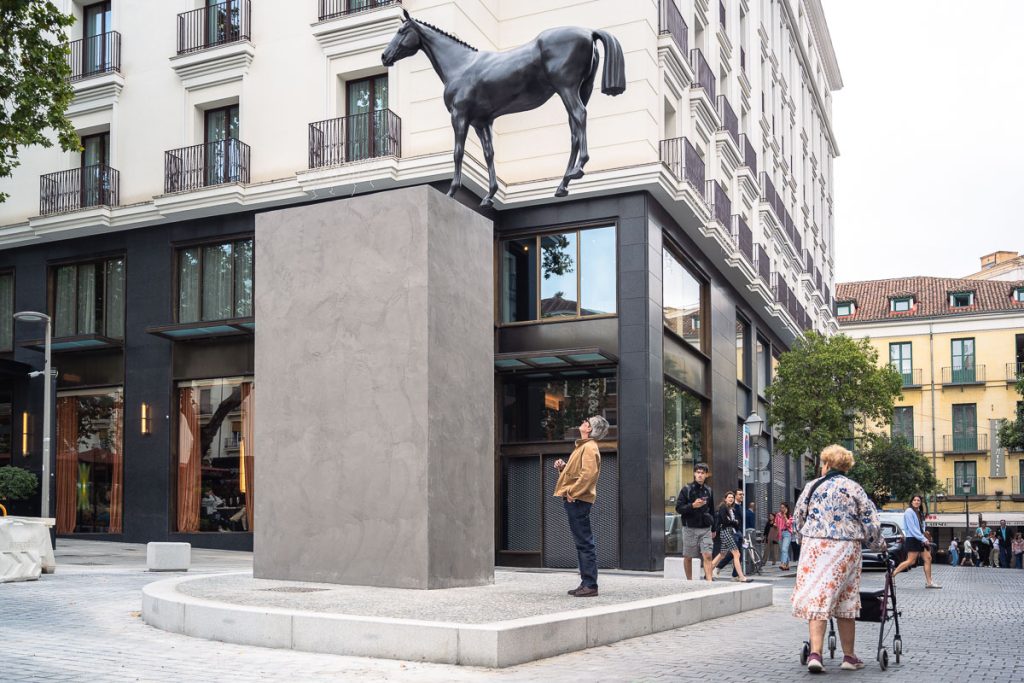El rumor de la discordia by Gonzalo Lebrija, Plaza del Carmen, Madrid