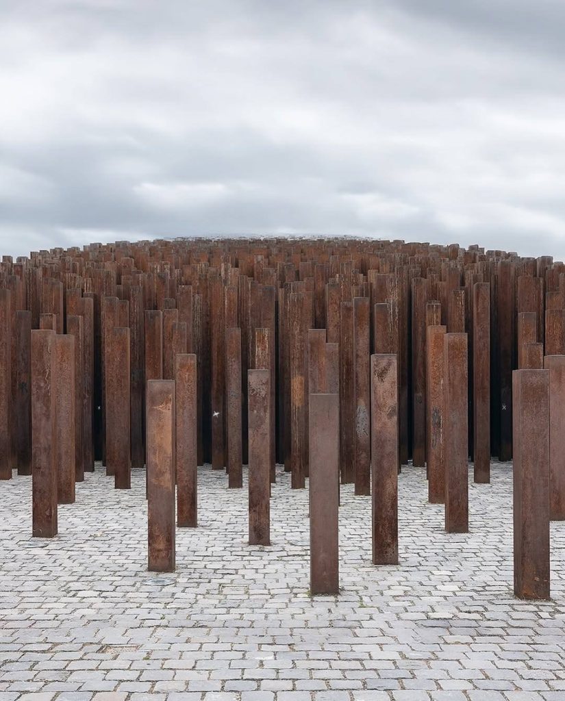 Central Monument of the 1956 Hungarian Revolution by i-ypszilon, a wedge of steel columns in Ötvenhatosok tere, Budapest